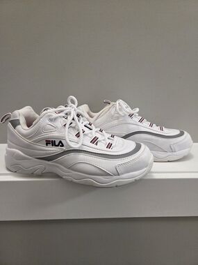 Fila Womens Ray White Metallic Silver Chunky Sneakers Size 7 Sporty Comfy Red